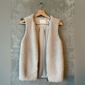 Aritzia Wilfred Chatou shearling vest (XXS, beige)